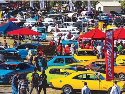 People enjoying All Holden Day 